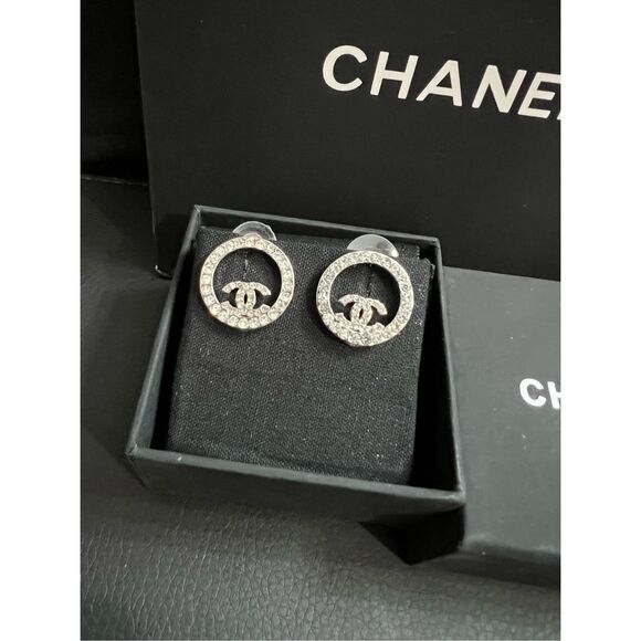 Chanel silver tone round cc rhinestones earrings studs - Picture 3 of 8